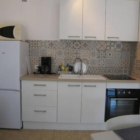 Apartment T3 Spacieux, 6 Couchages A Saint-cyprien Plage, Proche Port Et Commerces, Parking Securise - Fr-1-106-38 *